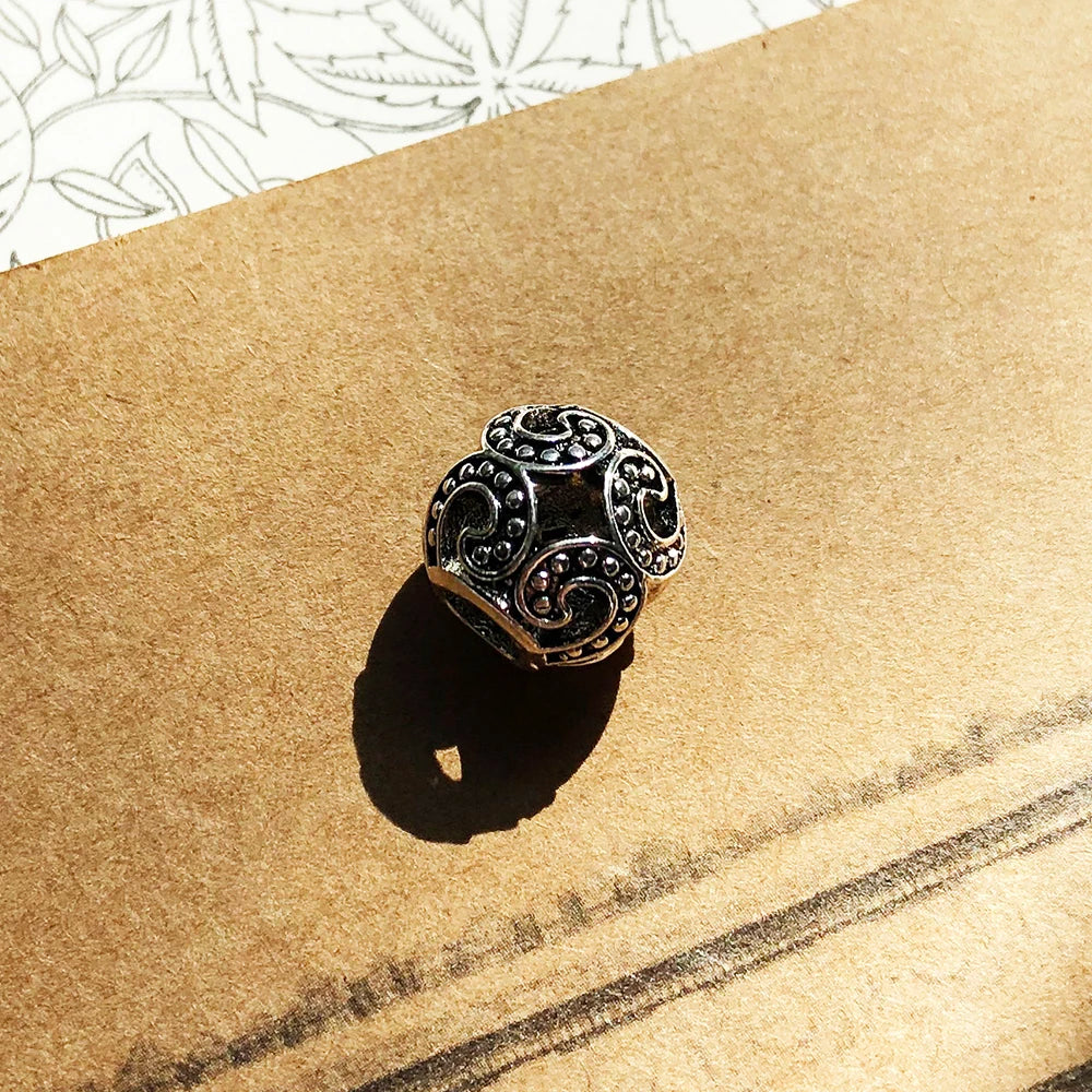 Powerful Wave Black Bead